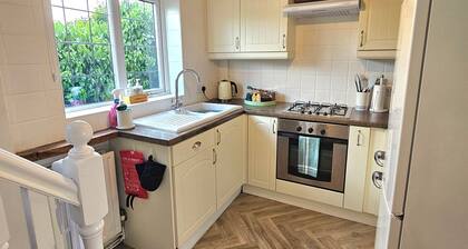 Holly Cottage in the Heart of Sherwood Forest. Dog and family friendly!