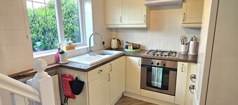 Holly Cottage in the Heart of Sherwood Forest. Dog and family friendly!