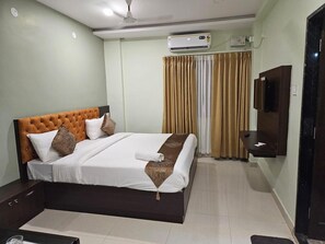 Deluxe Double Room, City View