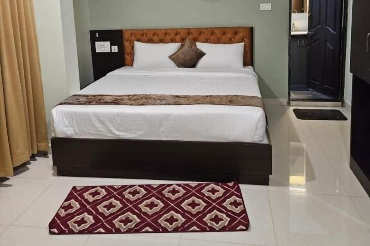 Deluxe Double Room, City View