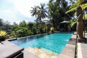 Quarto, 1 quarto, para fumantes, sacada | Piscina | Piscina externa