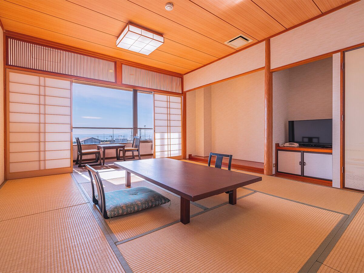 Chambre de style japonais, vue partielle sur l'océan | Restauration