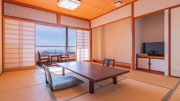 Japanese-style Room, Partial Ocean View | Dining