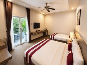 Deluxe Twin Room - Norodom Clover Hotel (Phnom Penh)