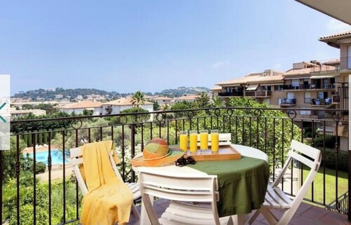 Superb studio in the center of St Tropez, with access to the beach and village on foot,