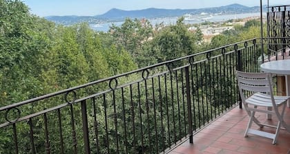 Superb studio in the center of St Tropez, with access to the beach and village on foot,