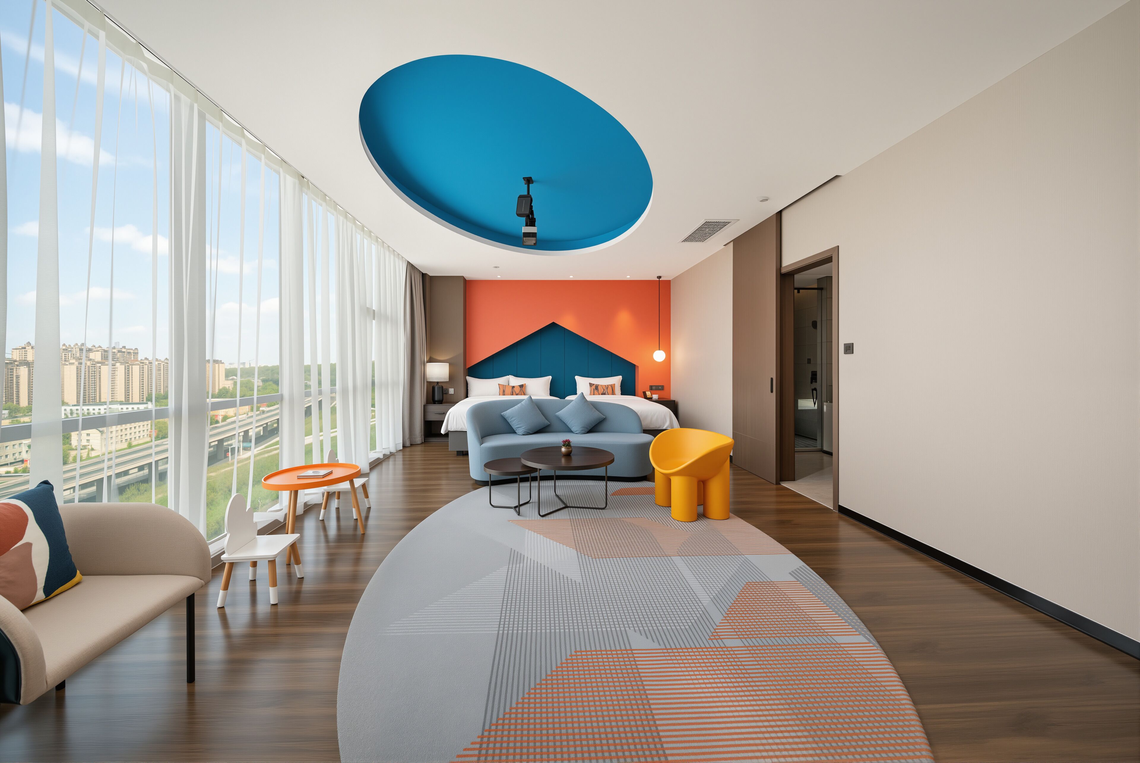 Luxury Twin Room, City View | Living area