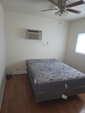 WiFi, bed sheets - Soccer Games at Metlife Stadium only 2.2 miles away. Only 4 minutes away (Carlstadt)
