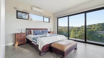 1 bedroom, iron/ironing board, internet, bed sheets