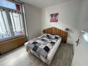 Iron/ironing board, Internet - Vrbo Property (La Bourboule)