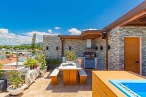 Outdoor dining - Luxurious 3-Bedroom Apartment with Private Balcony in Puerto Plata (Puerto Plata)