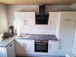 Fridge, oven, dishwasher, cookware/dishes/utensils - Orpington by Interhome (Dreisbach)