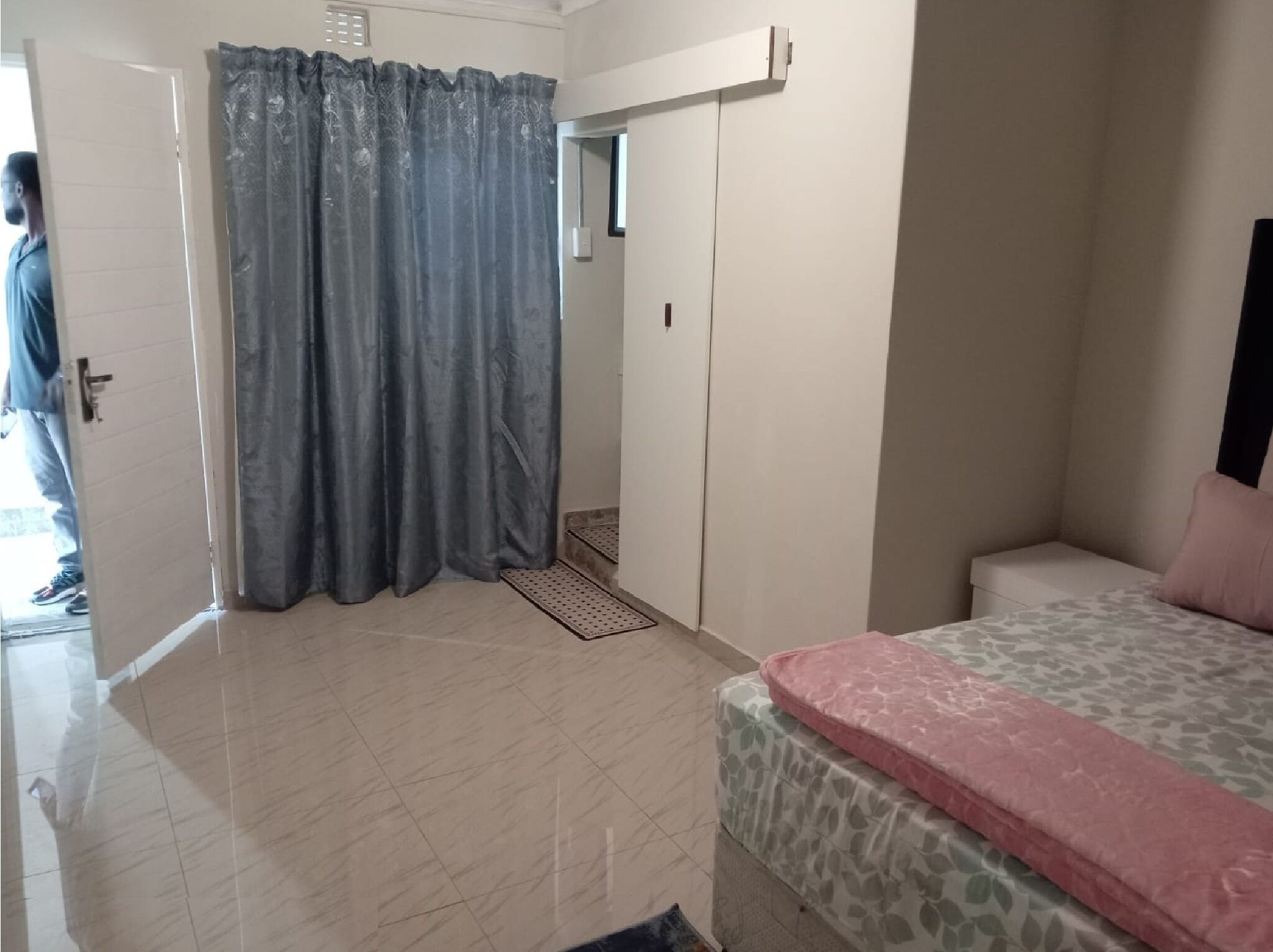 Iron/ironing board, internet, bed sheets, wheelchair access
