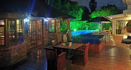 Junior Suite mit Blick auf den Pool -