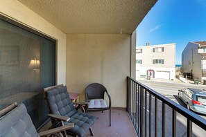 Property grounds - 200 Yards to Shore! Quaint Ocean City Condo (Ocean City)