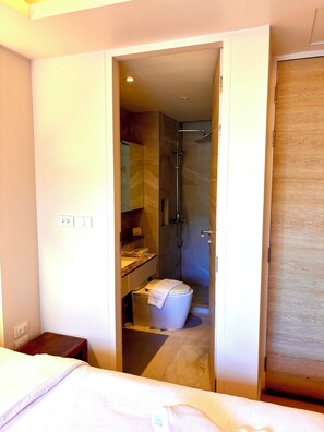 Shower, hair dryer, towels - Adventure Studio Aonang (Ao Nang)
