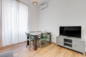 Dining - BMGA | Aurelian 3Bdr 6-Guest Gem (Rome)
