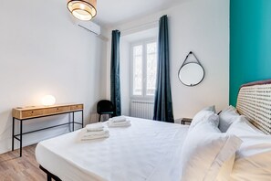 Desk, iron/ironing board, travel cot - BMGA | Aurelian 3Bdr 6-Guest Gem (Rome)