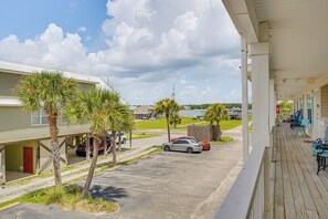 Property grounds - Gulf Shores Gem: Walk to Beach, 8 Mi to The Wharf! (Gulf Shores)