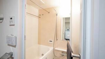 Deluxe Double Room | Bathroom | Slippers