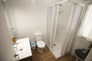Shower, towels - P. Andaluz 670 by At Home Costa del Sol (Torrox)