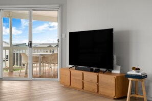 Apartment | Living room - 4BR Coastal Family Retreat Near North Beach BBQ (North Beach)