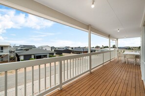 Apartment | Balcony - 4BR Coastal Family Retreat Near North Beach BBQ (North Beach)