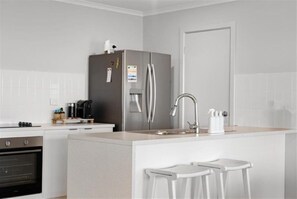Apartment | Private kitchen - 4BR Coastal Family Retreat Near North Beach BBQ (North Beach)