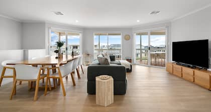 4BR Coastal Family Retreat Near North Beach BBQ