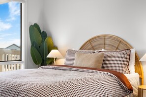 Apartment | 4 bedrooms, bed sheets - 4BR Coastal Family Retreat Near North Beach BBQ (North Beach)