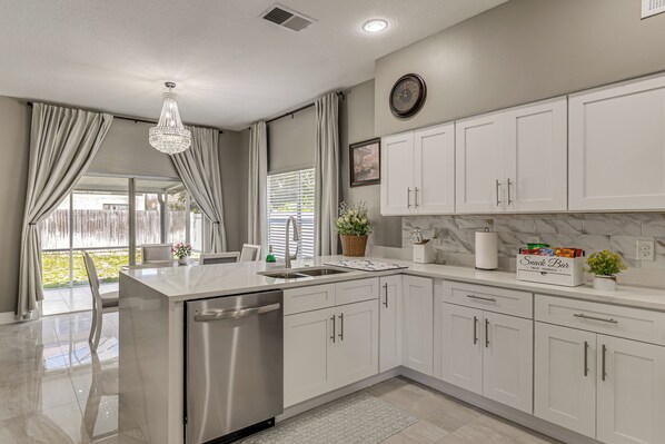 Fridge, microwave, stovetop, dishwasher