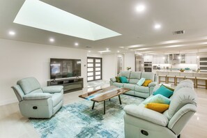TV - Luxe Canal Home | 2 King Suites | HUGE Salt Pool (Punta Gorda)
