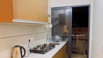 Family Apartment | Dapur peribadi | Peti sejuk, dapur, alat memasak/pinggan mangkuk/perkakas dapur