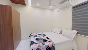 Family Apartment | Desk, laptop workspace - IZEL CASA (Kochi)