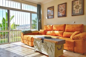 Smart TV - Stylish Holiday Apartment in Torrox Park with Sea View (Torrox)