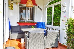 Outdoor dining - Stylish Holiday Apartment in Torrox Park with Sea View (Torrox)