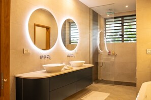 Bidet, towels, soap, toilet paper - Designer Villa – Anahita Golf Resort Luxury Residence (Beau Champ)