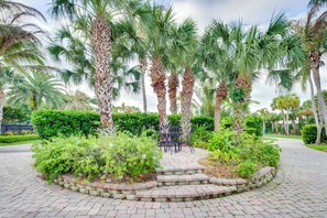 Terrace/patio - Endless Beach Days! Luxe Vero Beach Home w/ Pool (Vero Beach)