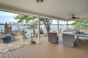 Outdoor dining - PK Lake Getaway w/ Dock: 9 Mi to Rocker B Ranch! (Graford)