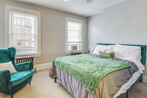 Desk, iron/ironing board, travel cot, Internet - 5 Mi to Dtwn Pittsburgh! Pet-Friendly Unit w/ Yard (Pittsburgh)