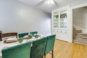 Dining - 5 Mi to Dtwn Pittsburgh! Pet-Friendly Unit w/ Yard (Pittsburgh)