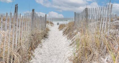 Walk to Ocean! Family PCB Condo w/ Balcony & Views