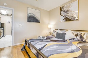 Room - Walkable Retreat Near The Island! Gateway to GSMNP (Pigeon Forge)