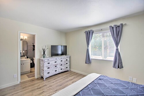 Groups Welcome! 2-Home Tucson Escape w/ Fire Pit