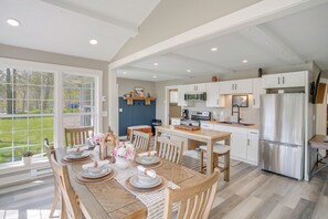 Dining - The Cottage on Lake Bernice - Campbellsport (Campbellsport)