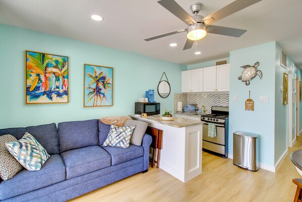 Living area - Poolside Fun, Ocean Strolls! Corpus Christi Escape (Corpus Christi)