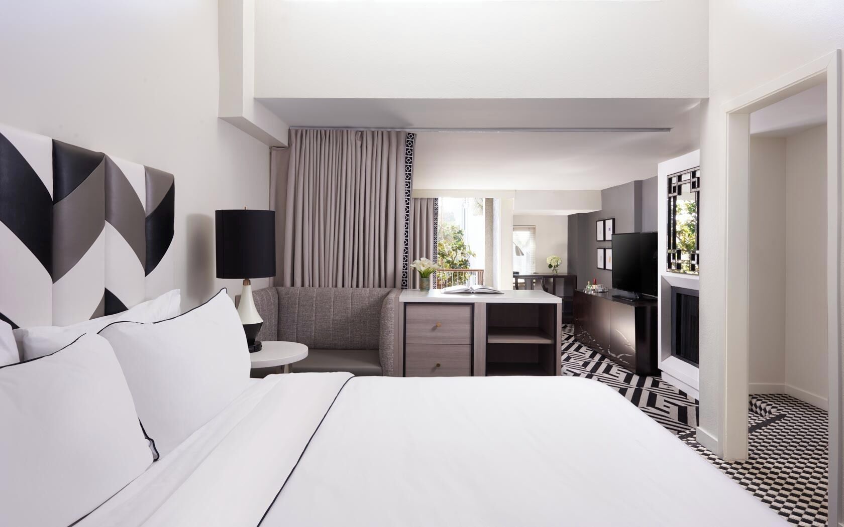 Top Floor King Suite Balcony Near Sunset Strip With Rooftop Pool & City Views - West Hollywood