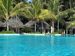 Pool - Budget Double Room with Sea View & Infinity Pool (Paje)