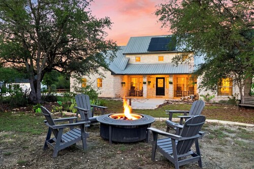 Wellness Home + Recording Studio + Pool + Sauna | Hill Country | Bonham Retreat