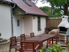 Outdoor dining - Kleine Ferienwohnung in Groß Mohrdorf mit Terras by Interhome (Groß Mohrdorf)